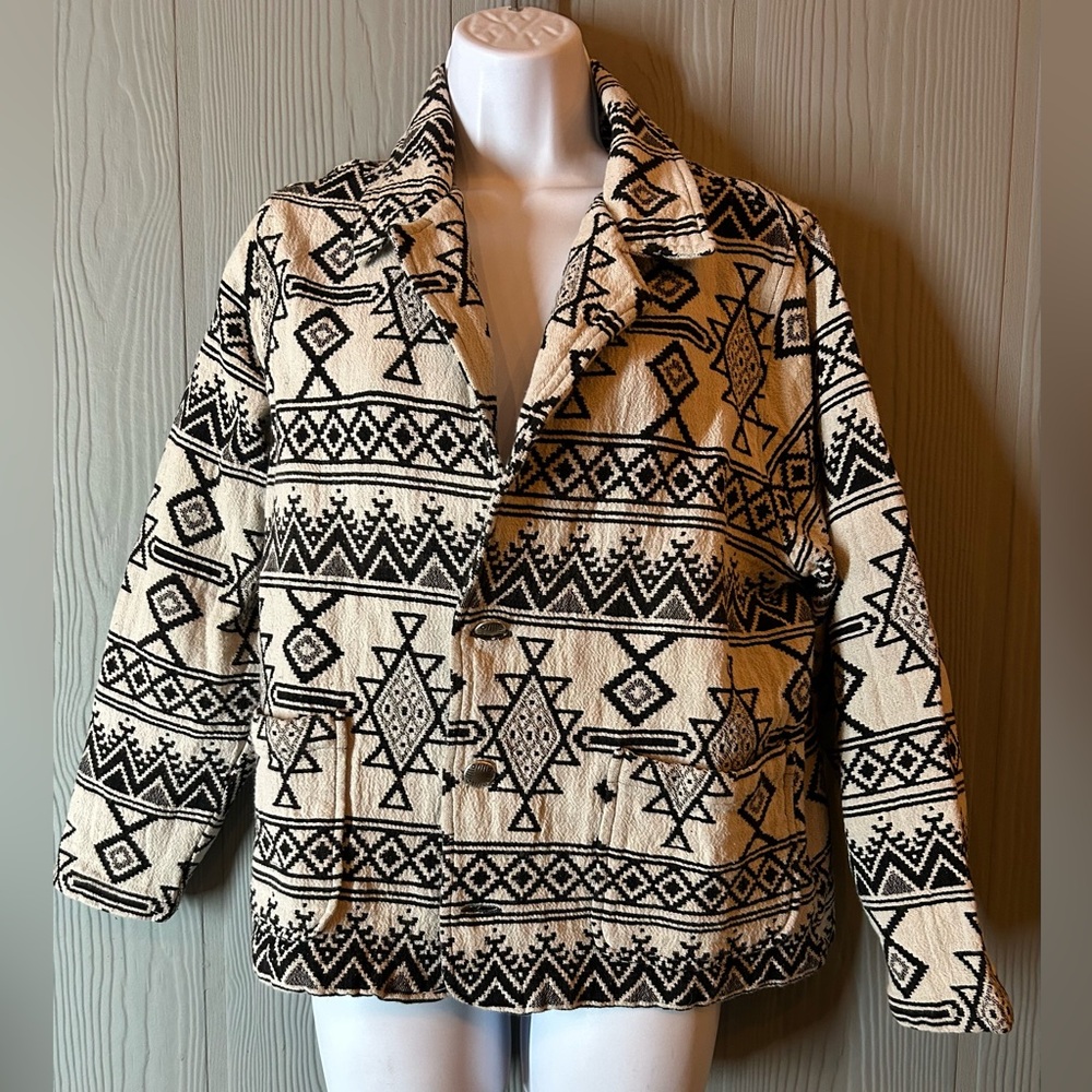 184*.CHICO’S DESIGN Vintage Women’s Black & White Aztec Print Button-Up Jacket